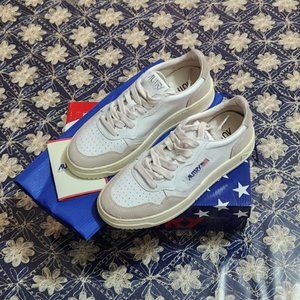 Autry White & Beige Low-Top Leather Sneakers for Women